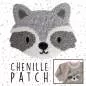 Preview: Chenille Patch Wachbär zum Aufbügeln auf hellem Hintergrund