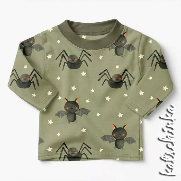 Baumwolljersey Stoff mit Spinnen und Fledermäusen auf grünem Hintergrund – Halloween Kinderstoff als Meterware
