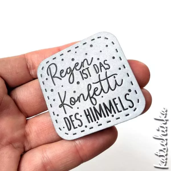 Reflektierendes Kunstleder Label - Regen ist das Konfetti des Himmels!
