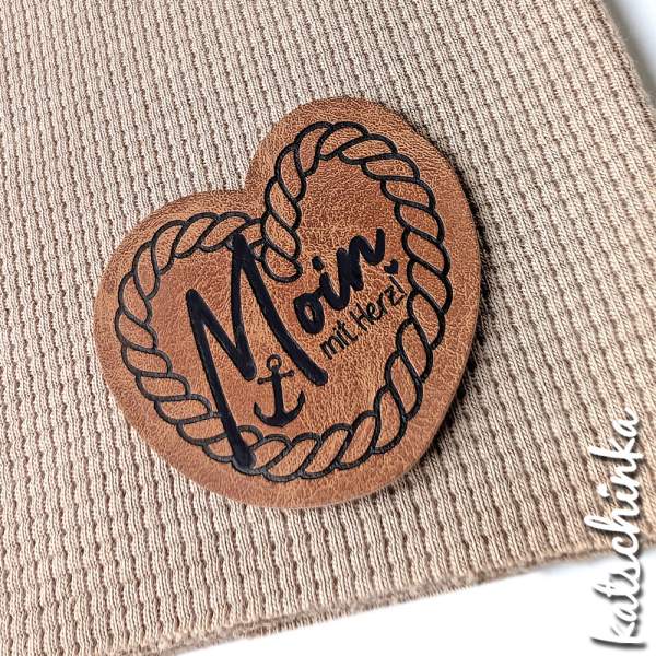 Kunstleder Label aufbügelbar / Aufnäher - Moin mit Herz!