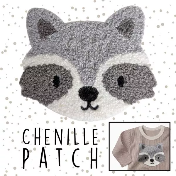 Chenille Patch Wachbär zum Aufbügeln auf hellem Hintergrund