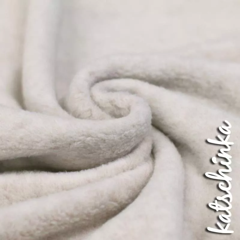 Baumwollfleece kaufen, Sherpa Stoff, Baumwollfleece nähen, Fleece Stoff online, weicher Stoff für Kleidung, Baumwollfleece Meterware, kuscheliger Stoff nähen, Sherpa Fleece kombinieren, Nähideen Baumwollfleece
