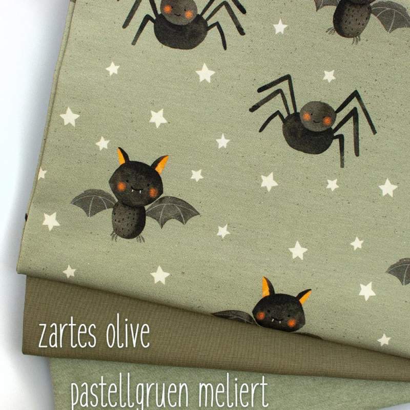 Jersey Stoff mit Spinne und Fledermaus in Aquarelloptik – elastischer Baumwollstoff für Kinderkleidung und DIY Projekte