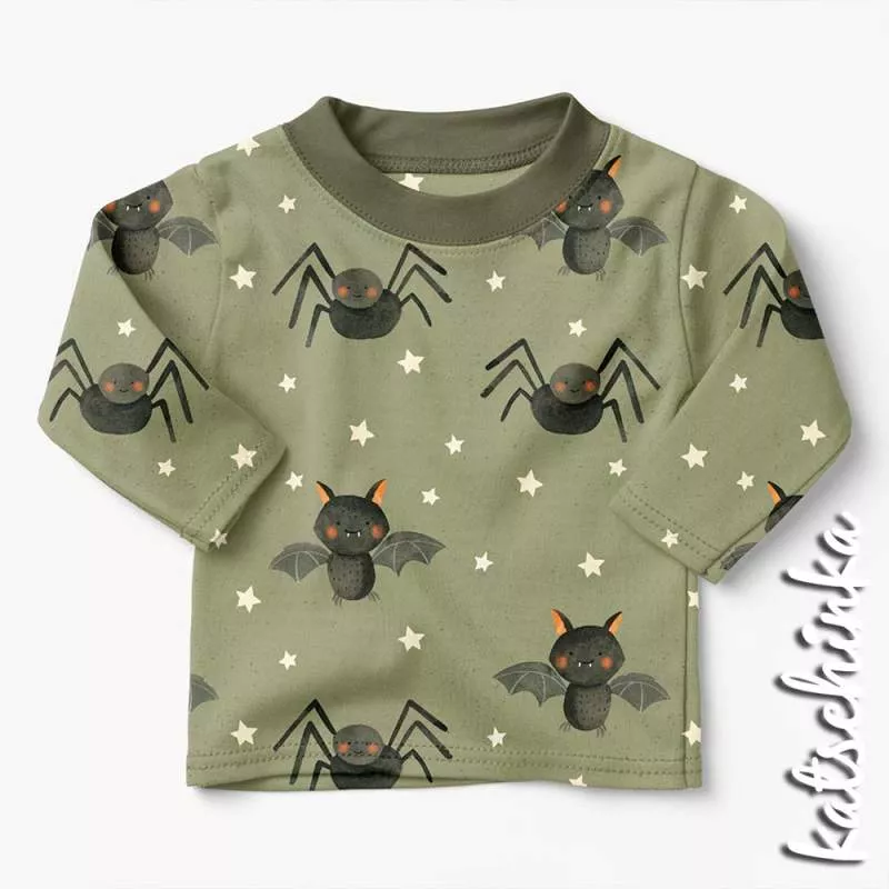 Baumwolljersey Stoff mit Spinnen und Fledermäusen auf grünem Hintergrund – Halloween Kinderstoff als Meterware