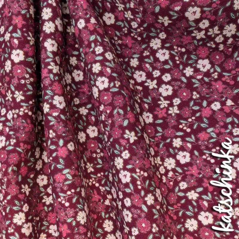 Baumwolljersey Stoff mit Gänseblümchen und Mohnblüten in zarten Farben auf weißem Hintergrund