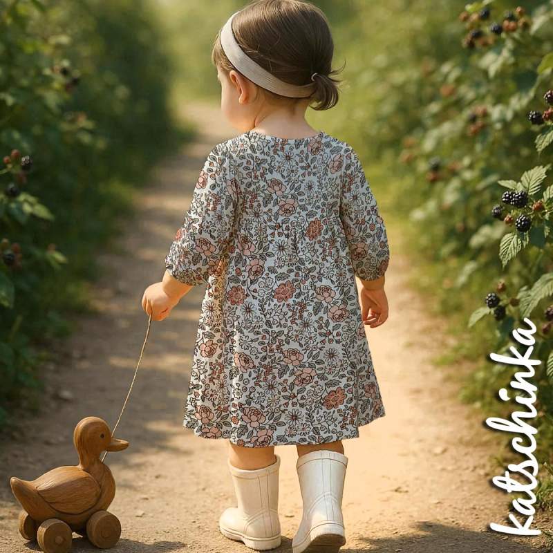 Baumwolljersey Stoff mit Gänseblümchen und Mohnblüten in zarten Farben auf weißem Hintergrund