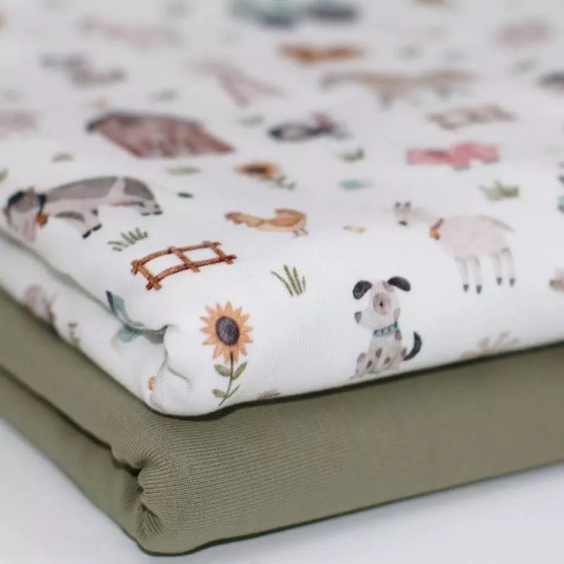 Kinder Jersey Stoff mit Bauernhoftieren wie Kuh, Pferd, Schwein und Traktor – elastischer Baumwollstoff für Baby- und Kinderbekleidung