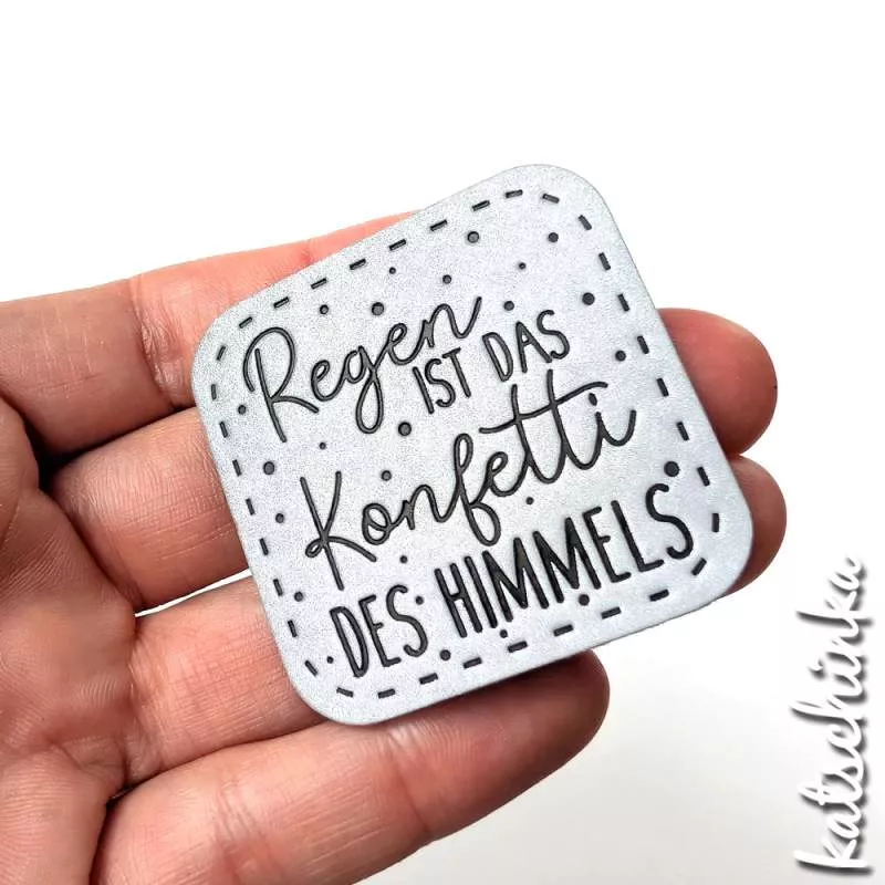 Reflektierendes Kunstleder Label - Regen ist das Konfetti des Himmels!