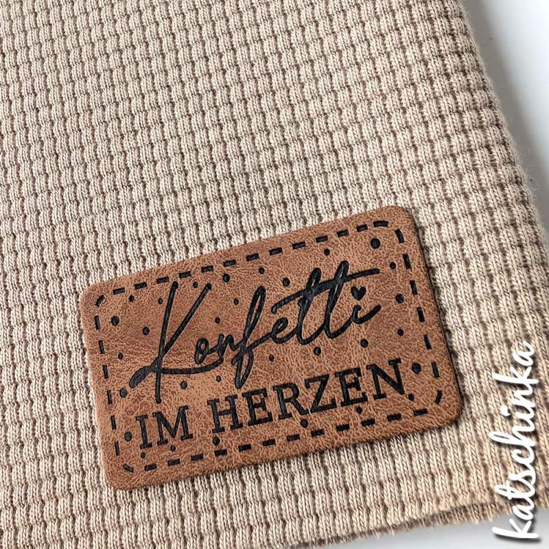 Kunstleder Label aufbügelbar / Aufnäher - Konfetti im Herzen
