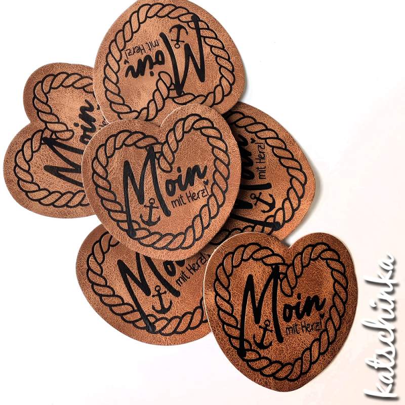 Kunstleder Label aufbügelbar / Aufnäher - Moin mit Herz!
