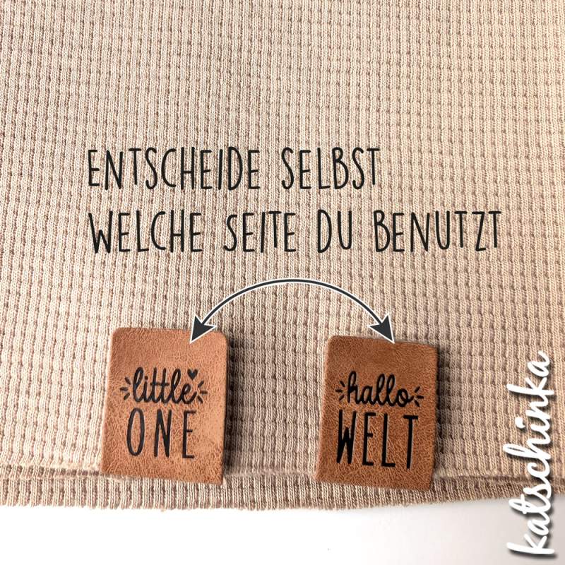 2 in 1 Knick-Falt Kunstleder Label Hallo Welt + little one