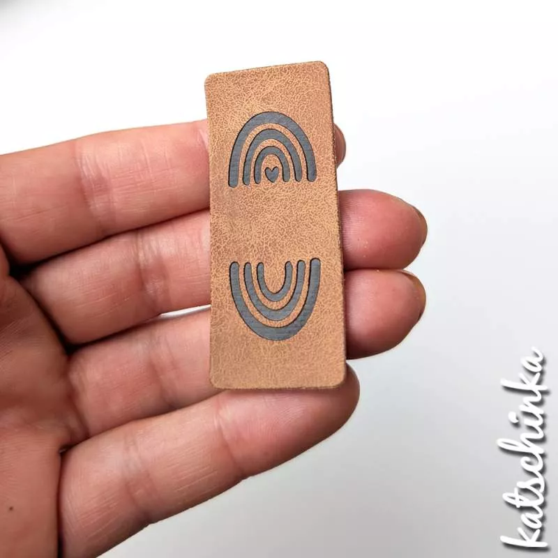 2 in 1 Knick-Falt Kunstleder Label Regenbogen