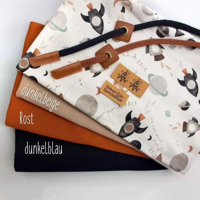 Dino Jersey Stoff mit T-Rex, Stegosaurus und Langhals in Aquarelloptik – elastischer Baumwollstoff für Kinderbekleidung und DIY Nähprojekte