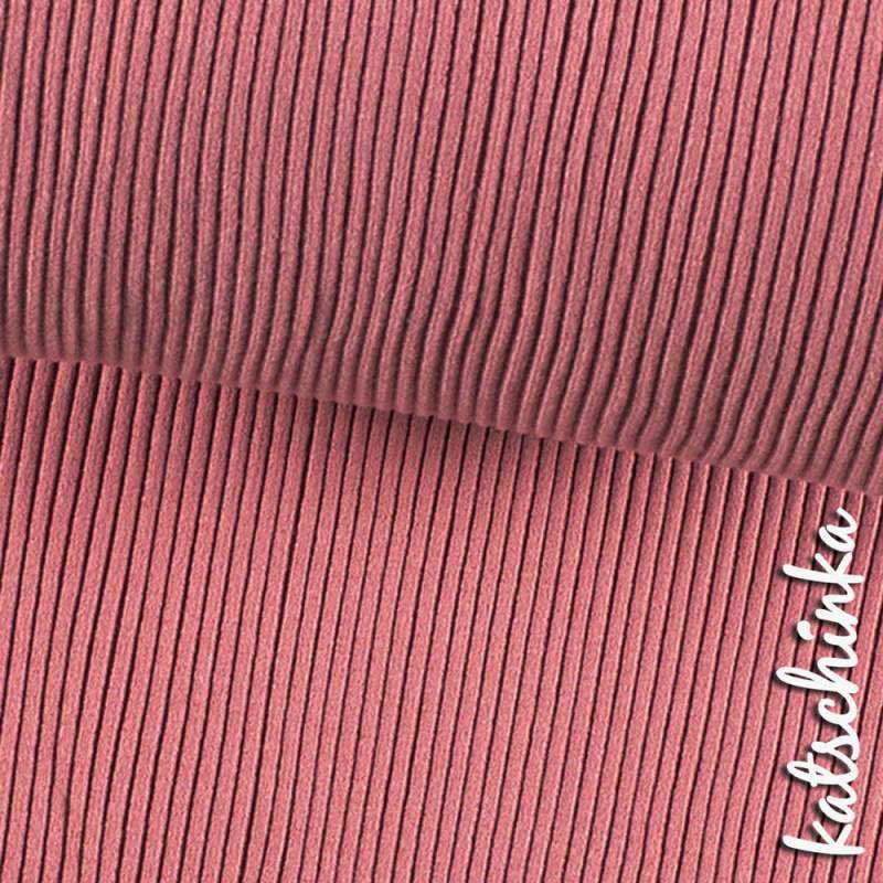 Detailaufnahme himbeere Grobstrick Bündchen mit elastischer, gerippter Struktur