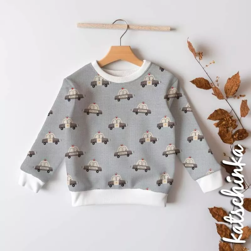 Kinderpullover aus Rippenjersey mit Polizeiwagen Motiv – weicher Ribjersey Stoff für Kinderkleidung in hellblau