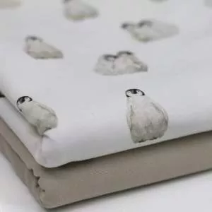 Baumwolljersey Stoff mit Dinosaurier Motiv in Naturtönen auf ecru Hintergrund – Kinderstoff als Meterware zum Nähen von Baby- und Kinderkleidung
