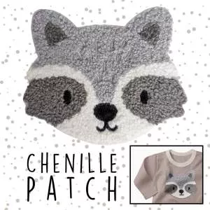 Chenille Patch Wachbär zum Aufbügeln auf hellem Hintergrund